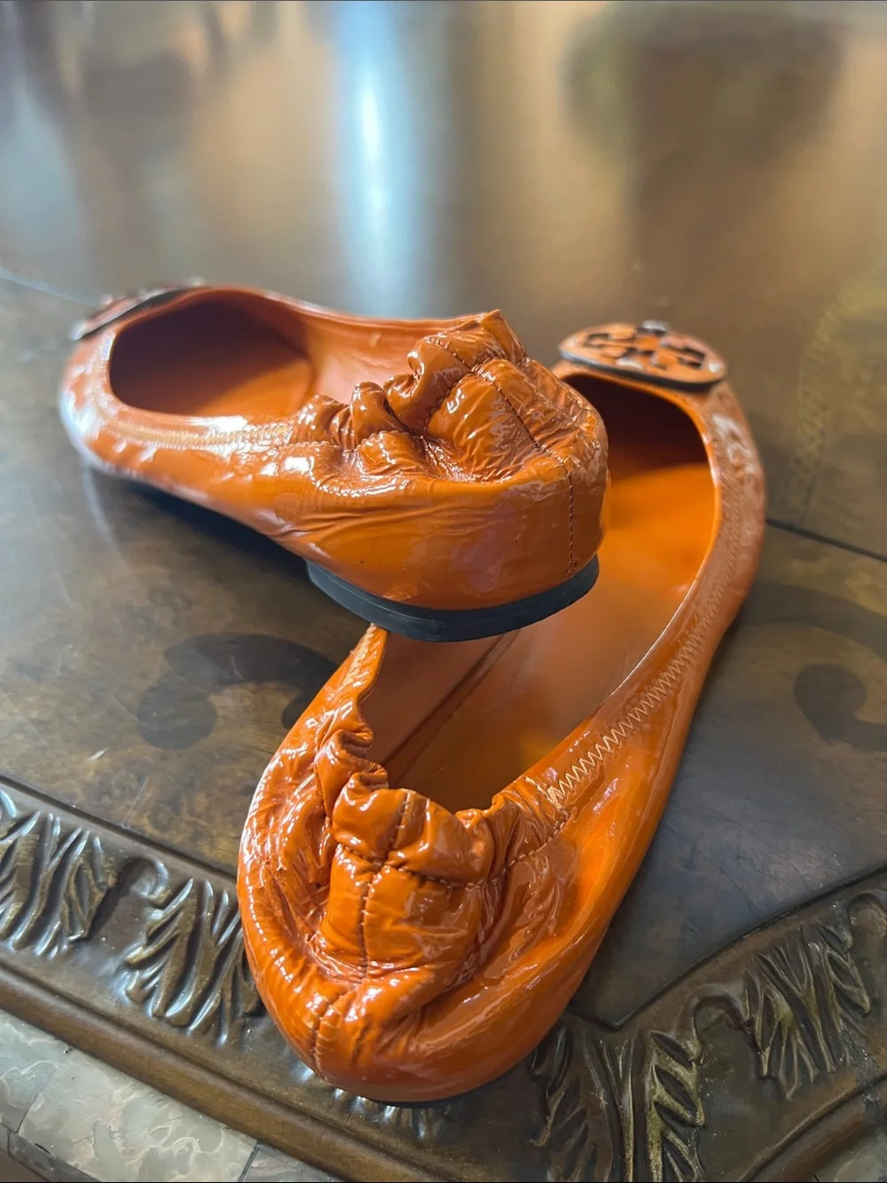 Tory Burch Leather flat shoes ( unique color )